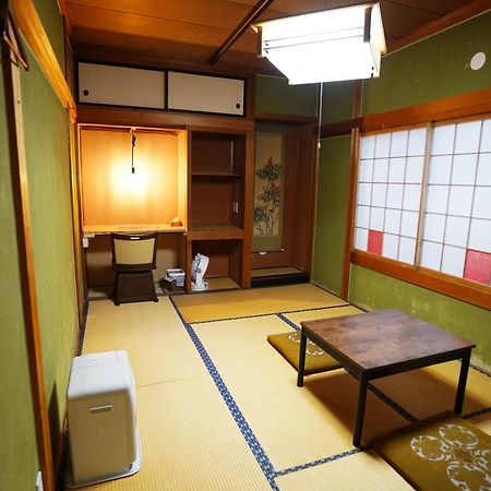 טקיאמה Hostel Murasaki Ryokan מראה חיצוני תמונה