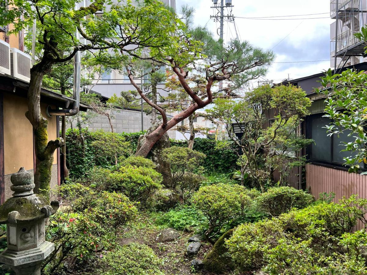 טקיאמה Hostel Murasaki Ryokan מראה חיצוני תמונה