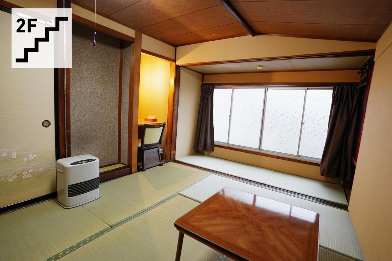 טקיאמה Hostel Murasaki Ryokan מראה חיצוני תמונה