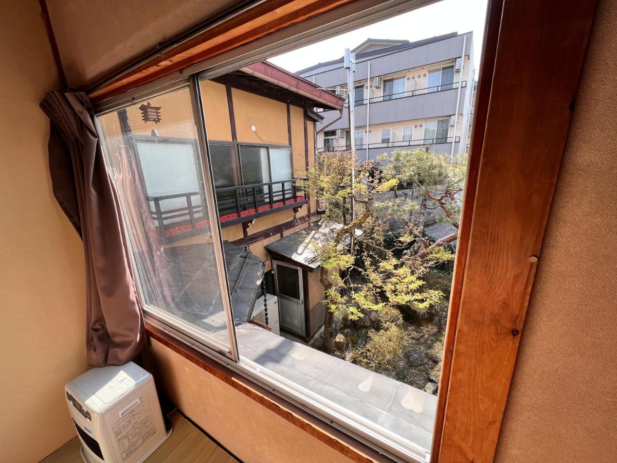 טקיאמה Hostel Murasaki Ryokan מראה חיצוני תמונה