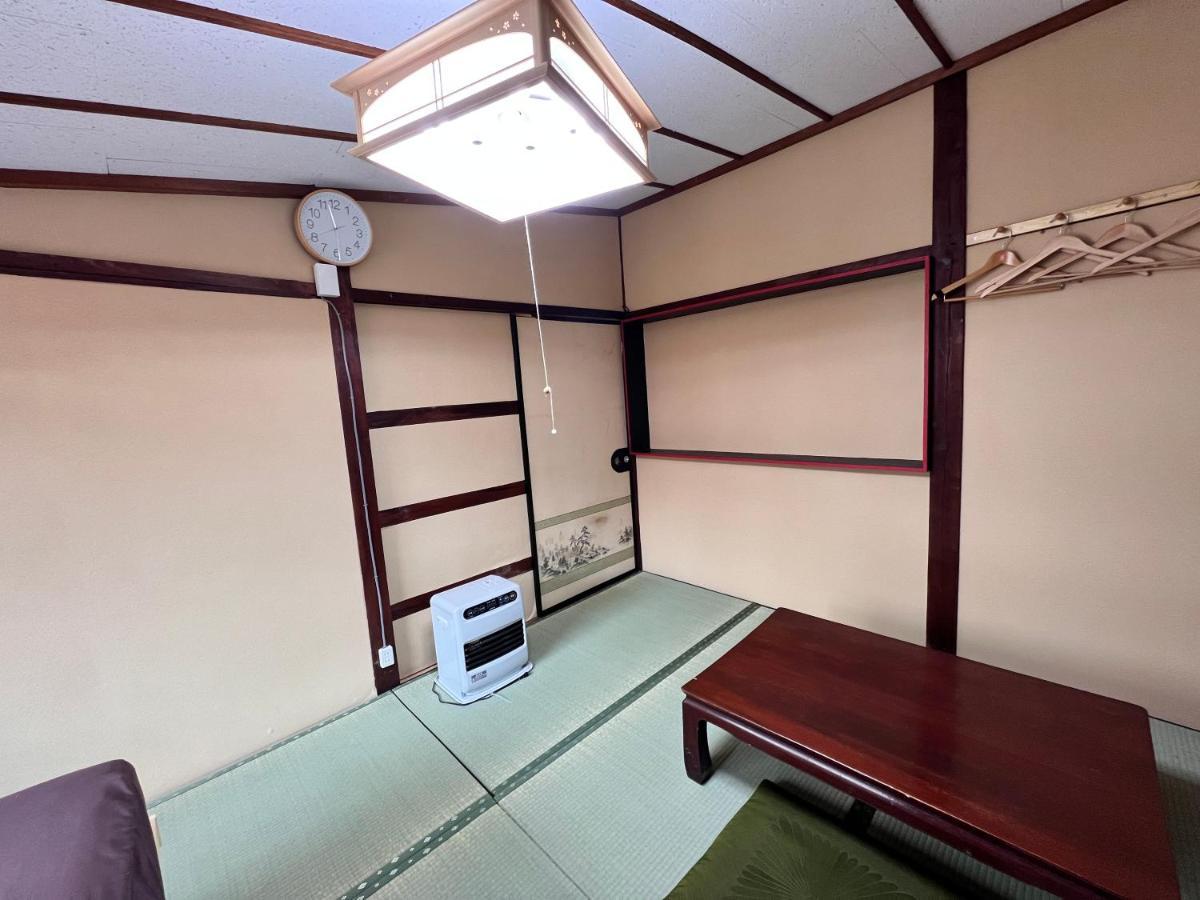טקיאמה Hostel Murasaki Ryokan מראה חיצוני תמונה