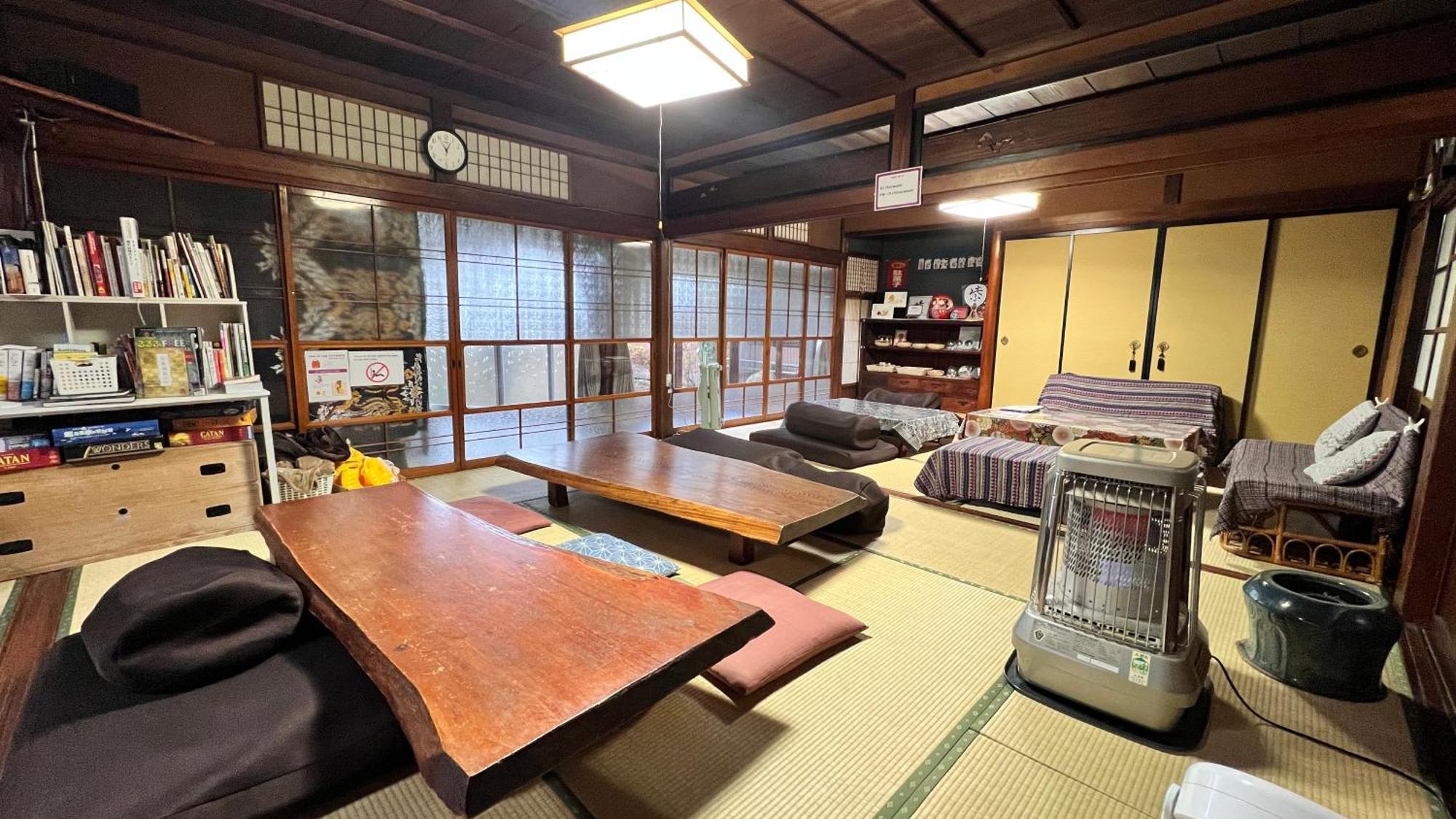 טקיאמה Hostel Murasaki Ryokan מראה חיצוני תמונה