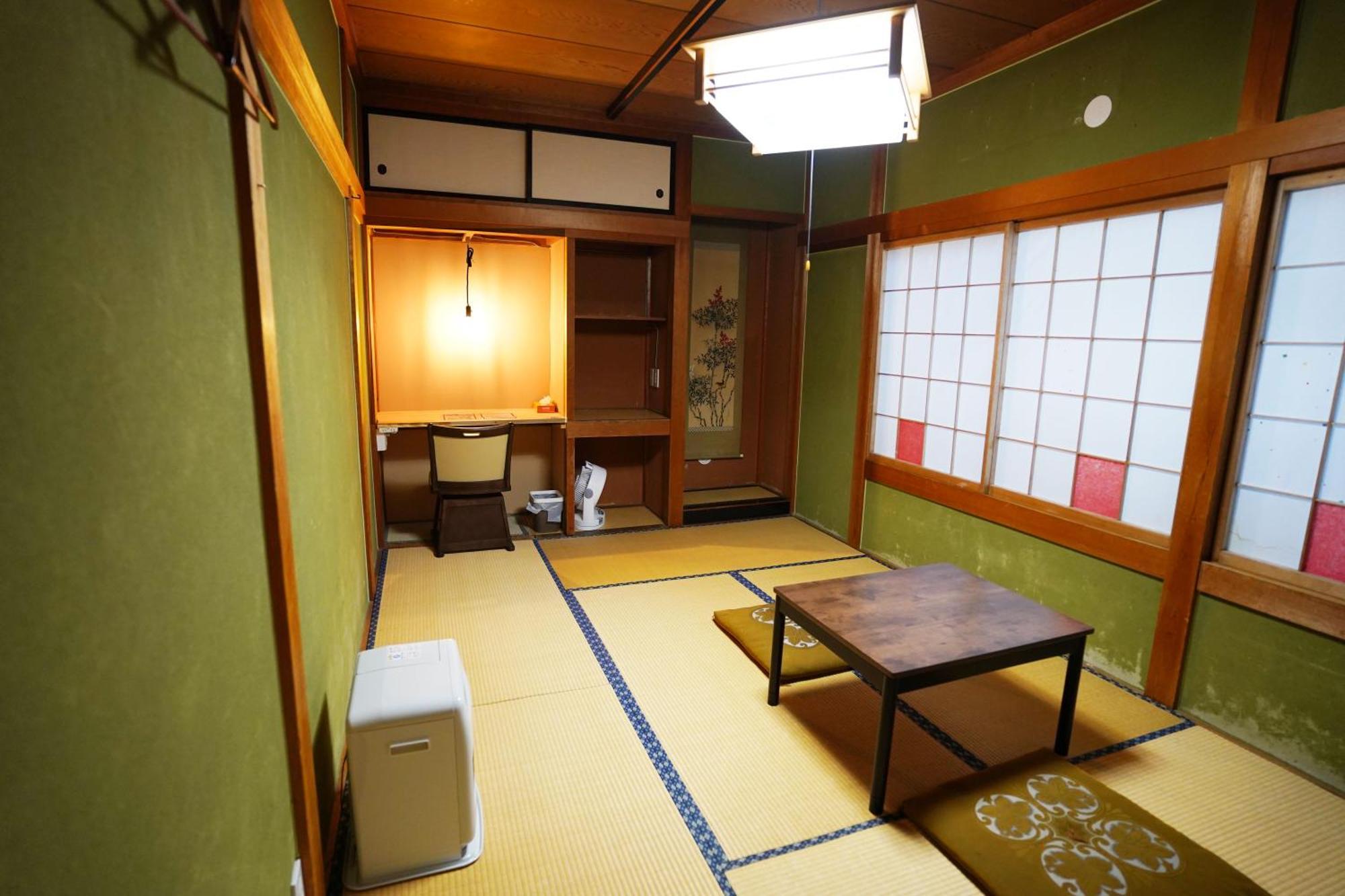 טקיאמה Hostel Murasaki Ryokan מראה חיצוני תמונה